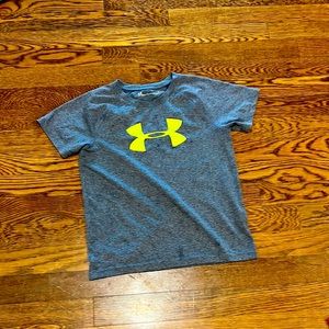 Under Armour size 7 boys shirt